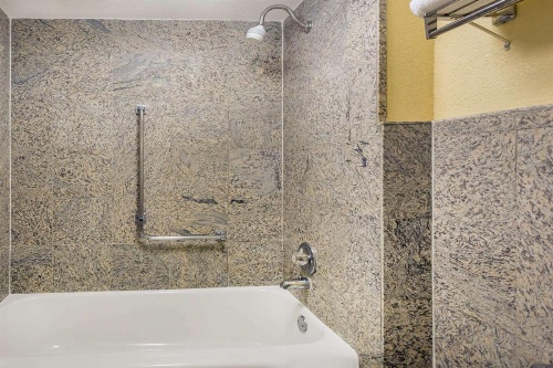 Days Inn by Wyndham Asheville/Mall image 10