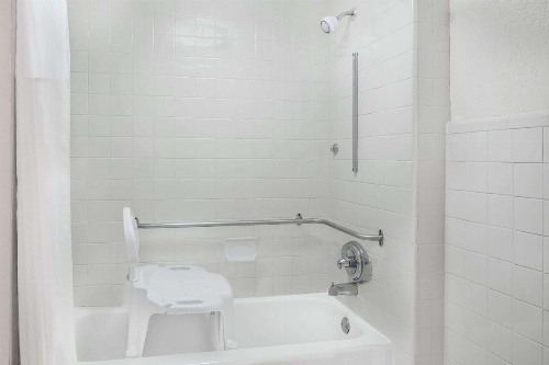 Days Inn by Wyndham Asheville/Mall image 12