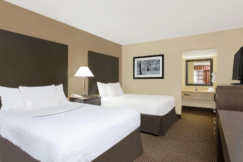 Days Inn by Wyndham Asheville/Mall image 25