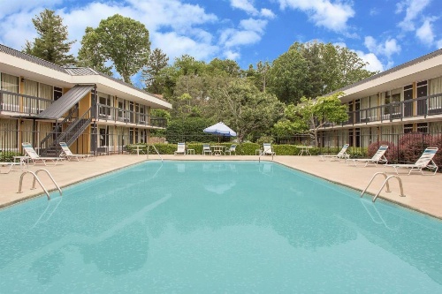 Days Inn by Wyndham Asheville/Mall image 26