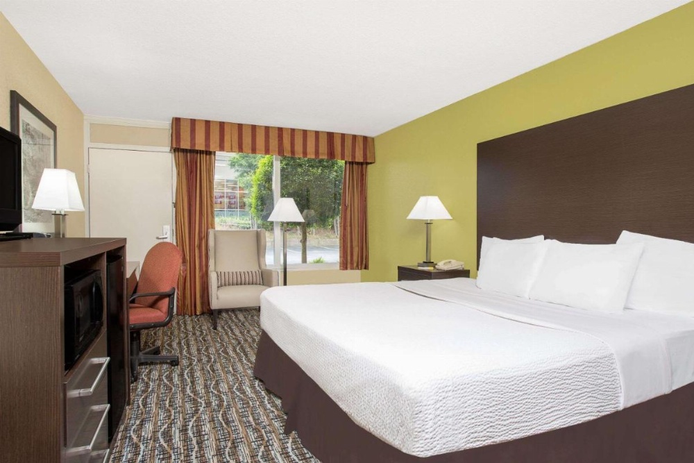 Days Inn by Wyndham Asheville/Mall Image 27