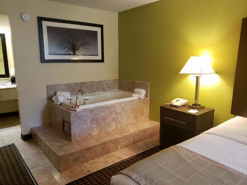 Days Inn by Wyndham Asheville/Mall image 30