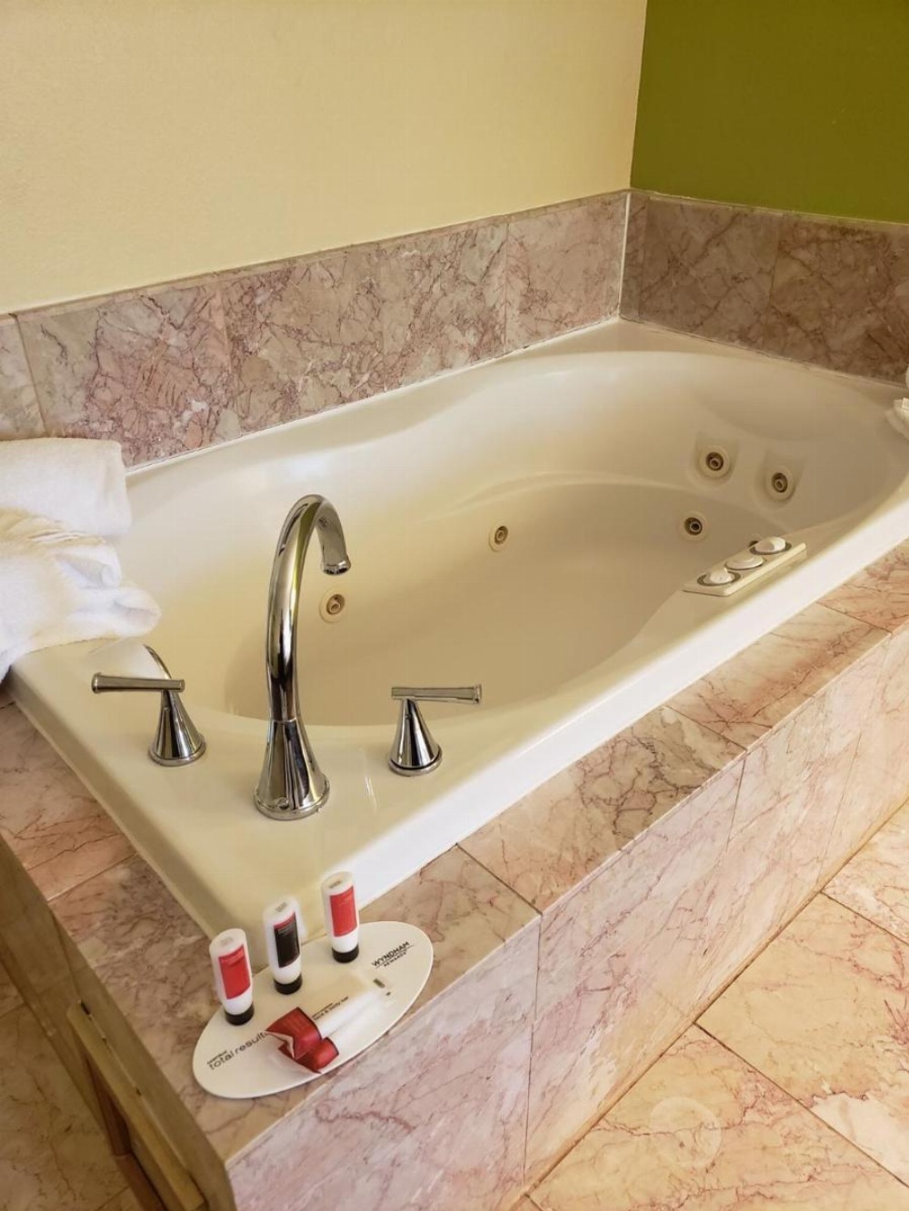 Days Inn by Wyndham Asheville/Mall Image 32