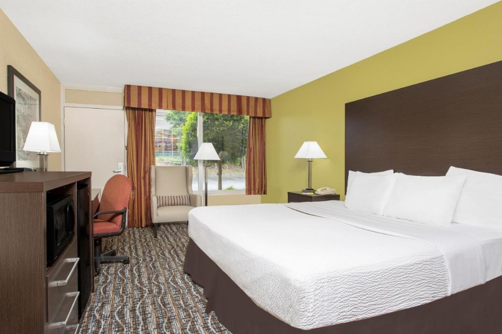 Days Inn by Wyndham Asheville/Mall Image 40