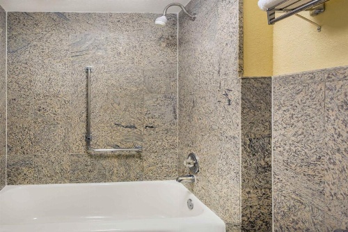 Days Inn by Wyndham Asheville/Mall image 6