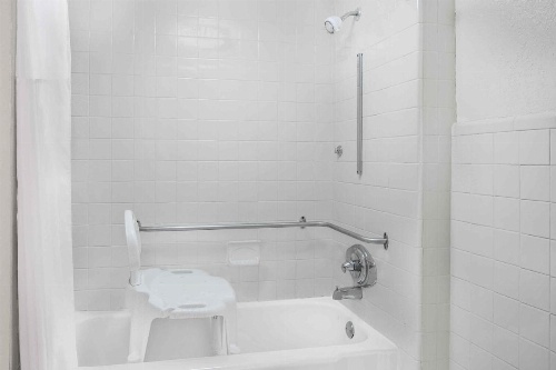 Days Inn by Wyndham Asheville/Mall image 7